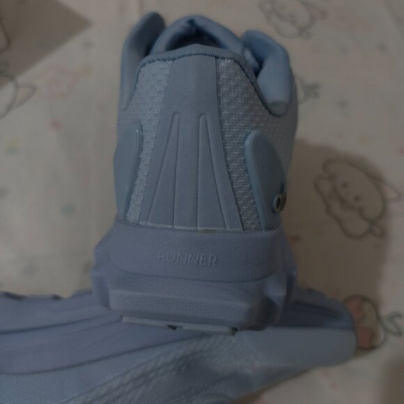 Men's Alo Yoga Blue Sneakers - Picture 7 of 7
